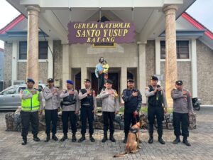 Polres Batang Bersinergi dengan Gereja Santo Yusup: Sterilisasi Giat Misa Awal Tahun