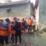 Tim Sar Saat Melakukan Pencarian Bocah Hanyut Di Semarang Di Ba