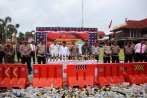 Polres Batang Beraksi: Pemusnahan Ribuan Botol Miras Jelang Tahun Baru 2024