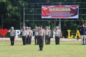 Personel Polres Lamandau Berkinerja Baik Terima Penghargaan Kapolres