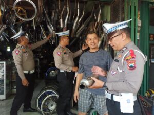 Sosialisasi Larangan Knalpot Brong, Polisi Langsung Sasar Bengkel dan Toko Sparepart di Pati