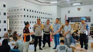 Bersama Ketua KPU dan Bawaslu, Kapolres Lamandau Cek Kegiatan Lipat Surat Suara