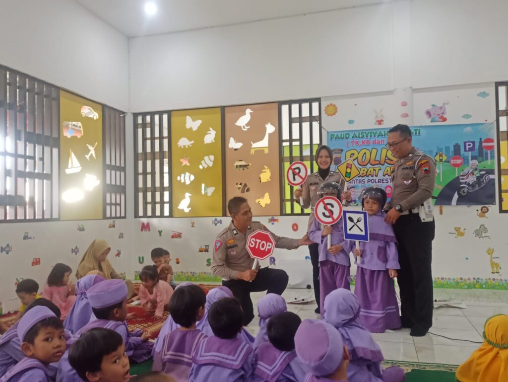 Polisi Sahabat Anak di TK Aisyiyah 05, Satlantas Polresta Pati Berikan Edukasi Tertib Berlalu lintas Sejak Dini