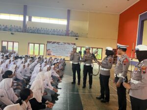 Sosialisasi Larangan Knalpot Brong, Kasat Lantas Berikan Penjelasan di Sekolah