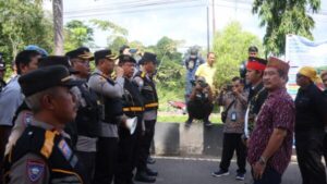 Unjuk Rasa Petani Perkebun di PN Nanga Bulik, Kapolres Lamandau Pimpin Pengamanan