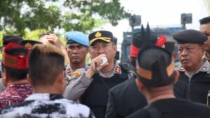 Anggota Polres Lamandau Amankan Demo Petani Perkebun Dipimpin Kapolres