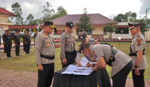 AKBP Hary Pimpin Sertijab Wakapolres Beserta Lima Pejabat Polres Humbahas