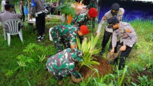 Colling System Pemilu Damai, Polri dan TNI Kabupaten Sukoharjo Gelar Karya Bakti dan Pengobatan Gratis