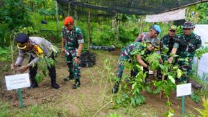 Colling System Pemilu Damai, Polri dan TNI di Sukoharjo Gelar Karya Bakti dan Pengobatan Gratis