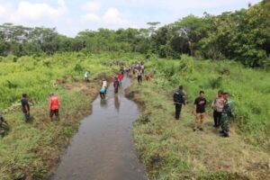 Kodim dan Polres Batang: Bersatu Bersihkan Sungai, Lindungi Warga dari Banjir