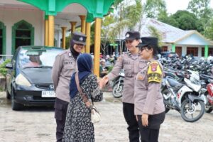 Hadir Berikan Rasa Aman Beribadah Shalat Ju’mat, Polwan Polres Barsel Patroli Mobile