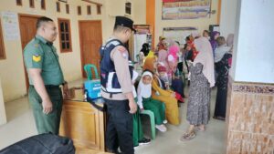 Bidan Desa Kebonturi Pimpin Pelaksanaan Imunisasi Polio untuk Balita