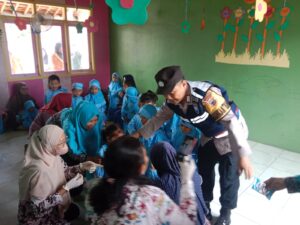 Bhabinkamtibmas Polsek Juwana Lakukan Monitoring Posyandu Sub PIN Polio di Desa Karangrejo