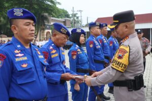 Upacara Hari Kesadaran Nasional, Kapolresta Pati Berikan Penghargaan kepada Personel Berprestasi