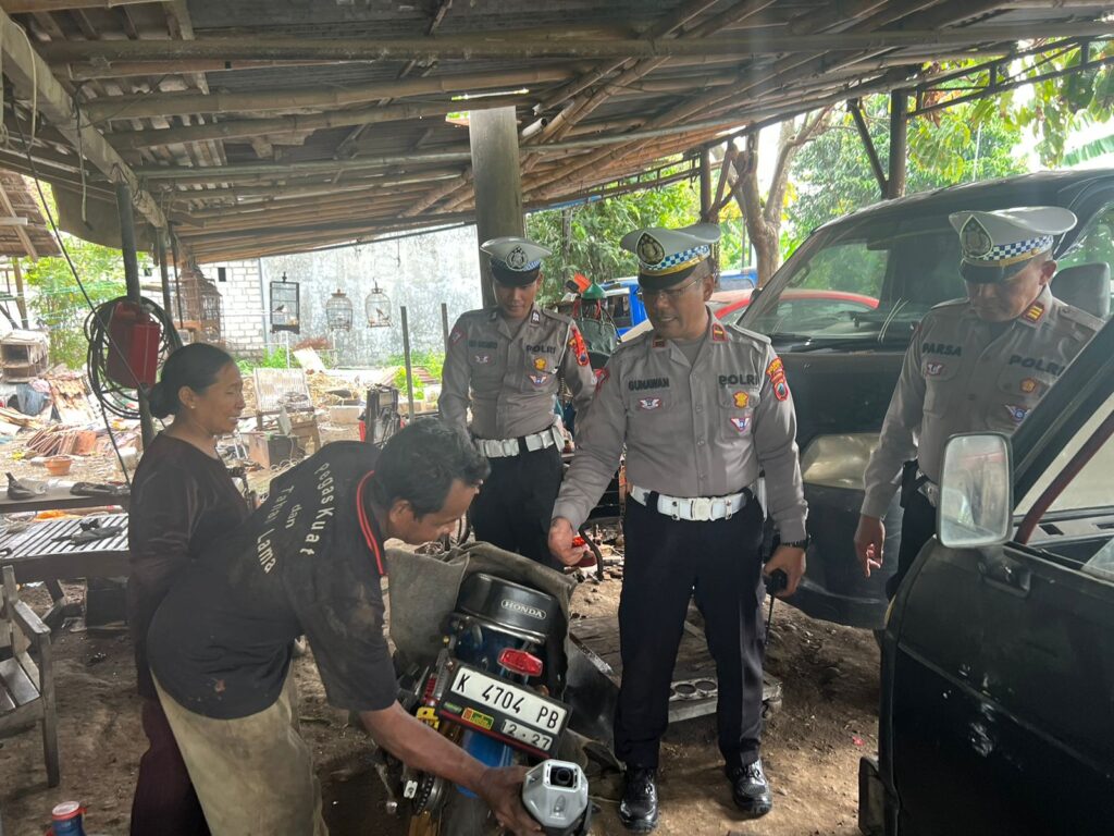 Polisi Sasar Bengkel Variasi di Jalan Pati-Tayu untuk Sosialisasi Knalpot Brong