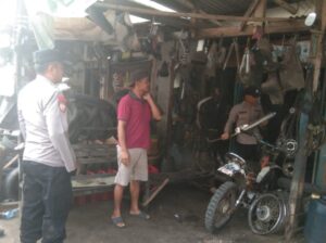 Personel Polsek Gembong Razia Bengkel Sepeda Motor Terkait Larangan Knalpot Brong