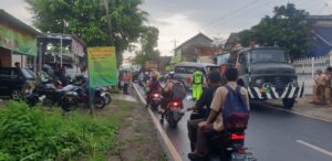 Jarak Dekat Jadi Penyebab, Sepeda Motor Honda Beat Tabrak Mobil Pick-Up