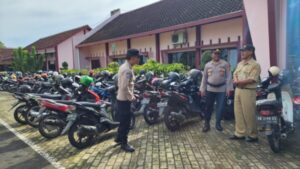 Kunjungi SMKN 5, Kapolsek Bulu Sukoharjo Ajak Siswa Dukung Jateng Zero Knalpot Brong