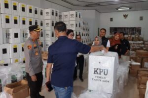 Kapolres Lamandau bersama Forkopimda dampingi Ketua KPU Kalteng Cek logistik Pemilu