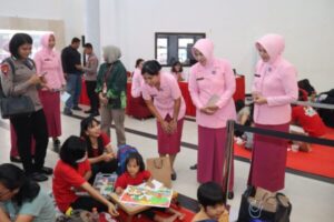 Bhayangkari Kalteng Gelar Lomba Mewarnai & Kenalkan SD 1 Kemala Palangka Raya