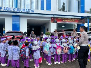 Polisi Sahabat Anak, Satlantas Polresta Pati Terima Kunjungan Murid Paud Al Husna