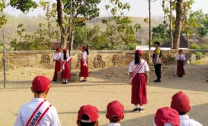 Cegah Kenakalan Remaja, Begini Wejangan Bhabinkamtibmas Polsek Batangan Untuk Murid SDN 2 Desa Lumbungmas