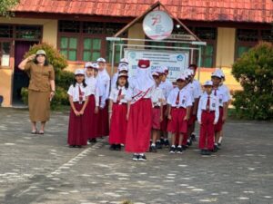 Satbinmas Polres Lamandau Tanamkan Etika pada Siswa saat Apel Pagi di Sekolah