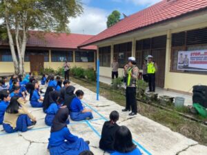 Tanamkan Budaya Tertib Berlalu Lalu Lintas, Satlantas Polres Barsel Penyuluhan Di SMAN 2 Buntok