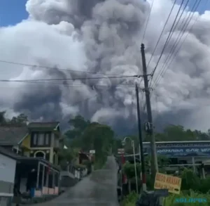 Awan Panas Guguran Merapi Mengarah ke Timur, Tegalmulyo Klaten Hujan Abu