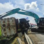 Evakuasi Truk Di Jalan Lingkar Kadilangu Jalur Pantura Kabupaten Demak Kamis 2512024 Siang 43 (1)