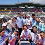 Gus Sadad Ketua Gerindra Jatim Dua Dari Kanan Atas Saat Foto Bareng Gibran Cawapres 02 Di Gor Delta Sidoarjo 169