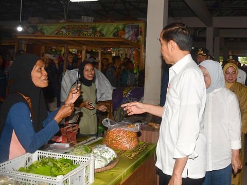 Jokowi Dan Iriana 43