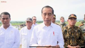 Jokowi Kunjungi Pabrik Teh di Tegal, Karyawan Tak Sangka Bertemu Presiden