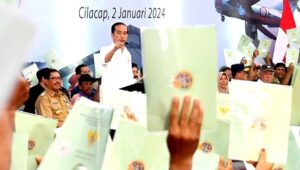 Presiden Jokowi Bagikan 2 Ribu Sertifikat Tanah di Cilacap