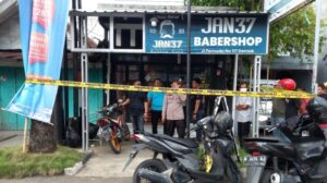 KRONOLOGI Penemuan Jasad Agus Mansur yang Ditemukan Bersimbah Darah di Barber Shop Demak