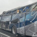 Kecelakaan Bus Po Shantika Terjun Dari Jalan Tol Pemalang Km 320 Ke Jalan Desa Di Wilayah Kecamatan Ampelgading Kabupaten Pema 1 43