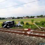 Laka Mobil Tertabrak Ka Klaten