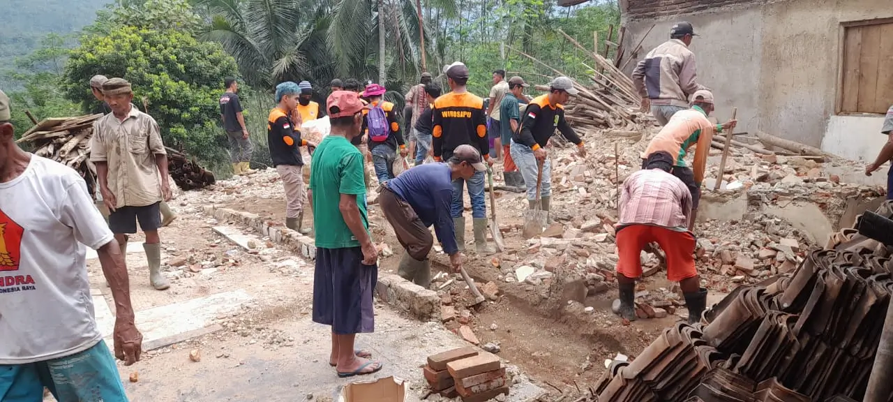 Longsor Banjarnegara 8 Jan