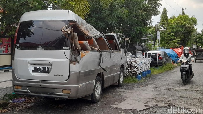 Mobil Elf Yang Kecelakaan Menewaskan 2 Penumpang Di Brebes Foto Diambil Jumat 2612024 169