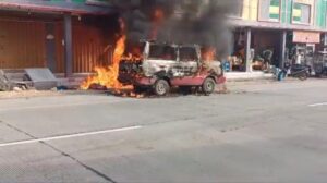 Lima Terluka usai Mobil Carry Terbakar Depan Pasar Ngawen Blora