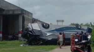 BREAKING NEWS: Bus Terjun Bebas dari Atas Tol Trans Jawa, Begini Kondisinya