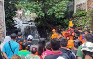 Empat Penyelam Diturunkan untuk Mencari Bocah SD yang Terseret Arus Sungai di Semarang, Begini Hasilnya