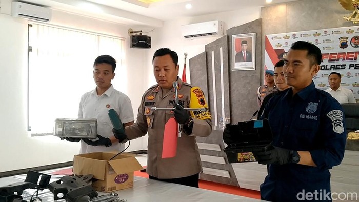 Polres Pemalang Pers Rilis Ungkap Kasus Pencurian Mobil Pikap Mobil Korban Sudah Dipotong Potong Pelaku Senin 2212024 1 169