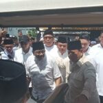 Prabowo Subianto Saat Berkunjung Ke Ponpes Zainul Hasan Genggong Probolinggo Didampingi Pakde Karwo 1 169