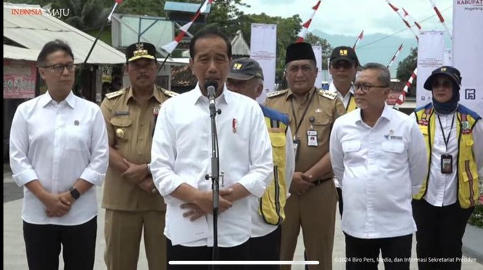 Presiden Jokowi Bicara Dengan Menggunakan Mic Youtube Sekretariat Presiden 169