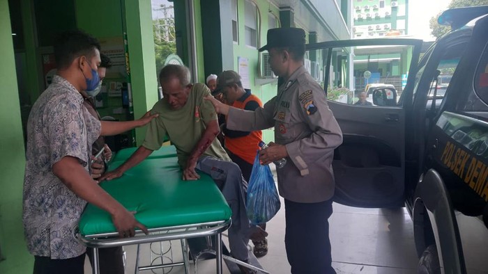 Pria Lansia Diduga Jadi Korban Tabrak Lari Sepeda Motor Dibawa Ke Rsud Sunan Kalijaga Demak Sabtu 2712024 169