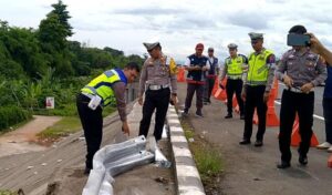 Tim TAA Polda Jateng Olah TKP Kecelakaan Bus New Shantika di Pemalang