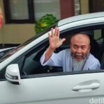 Syekh Puji Dan Keluarga Saat Keluar Dari Gedung Ditreskrimsus Polda Jateng Sesuai Menjalani Mediasi Dengan Eko Khuntadi Kamis 43