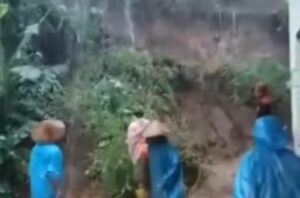 Akibat Diguyur Hujan, Tebing Tanah di Pemalang Setinggi 5 Meter Longsor