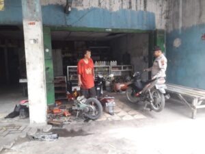 Sosialisasi Penggunaan Knalpot Brong, Polsek Sedan Sambang Bengkel Motor